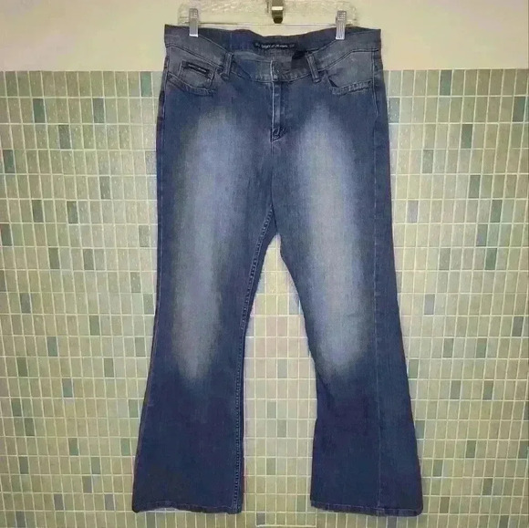 DKNY Y2K Plus Size Low Rise Flare Jeans - Picture 4 of 10